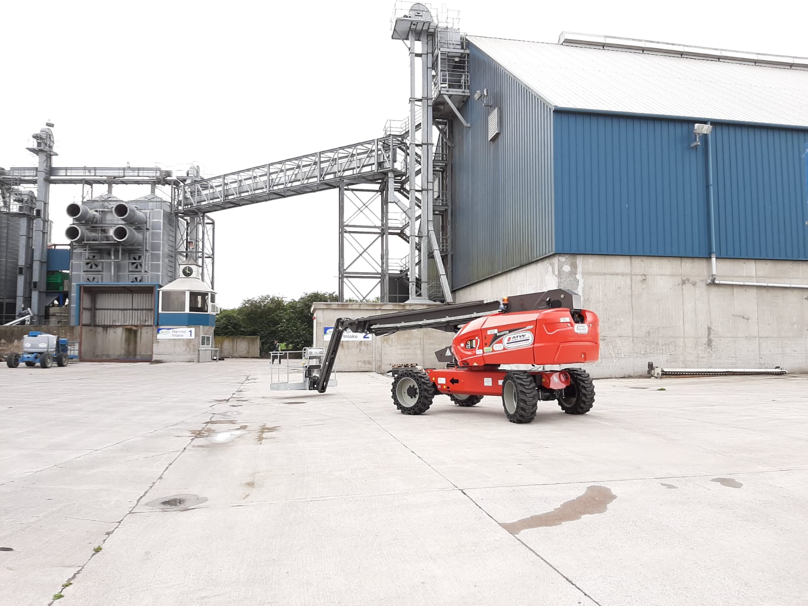 22m boom out to local Grain milling company